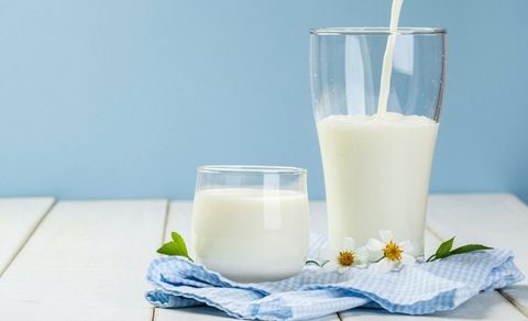Mẹ bầu sau sinh bao lâu được uống sữa tươi? Thực phẩm tốt sau sinh